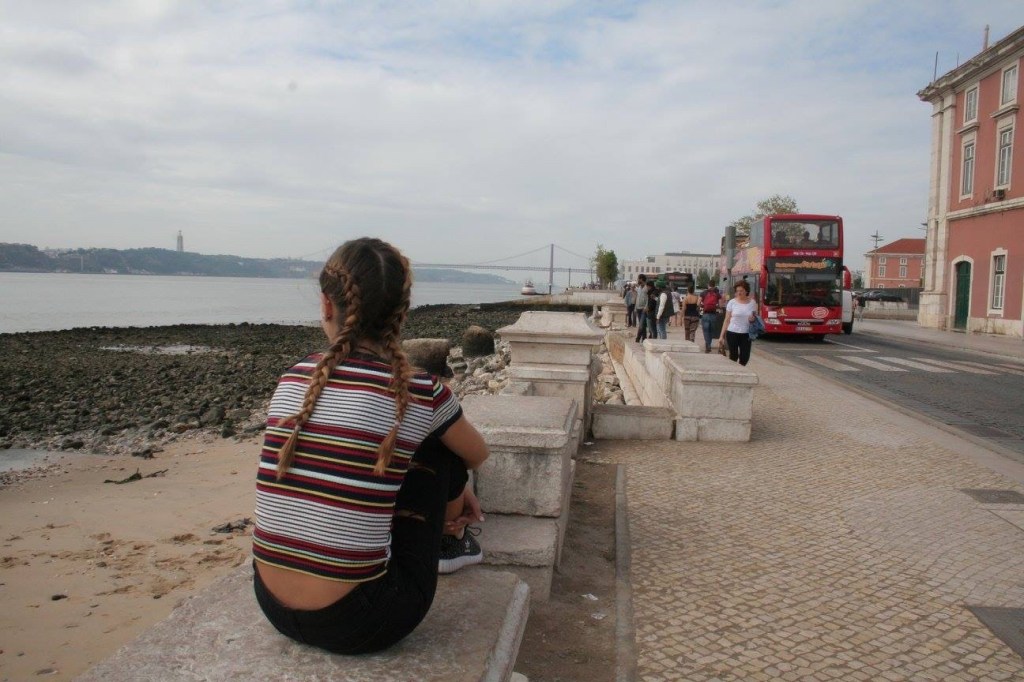 Looking at 24 de abril bridge 