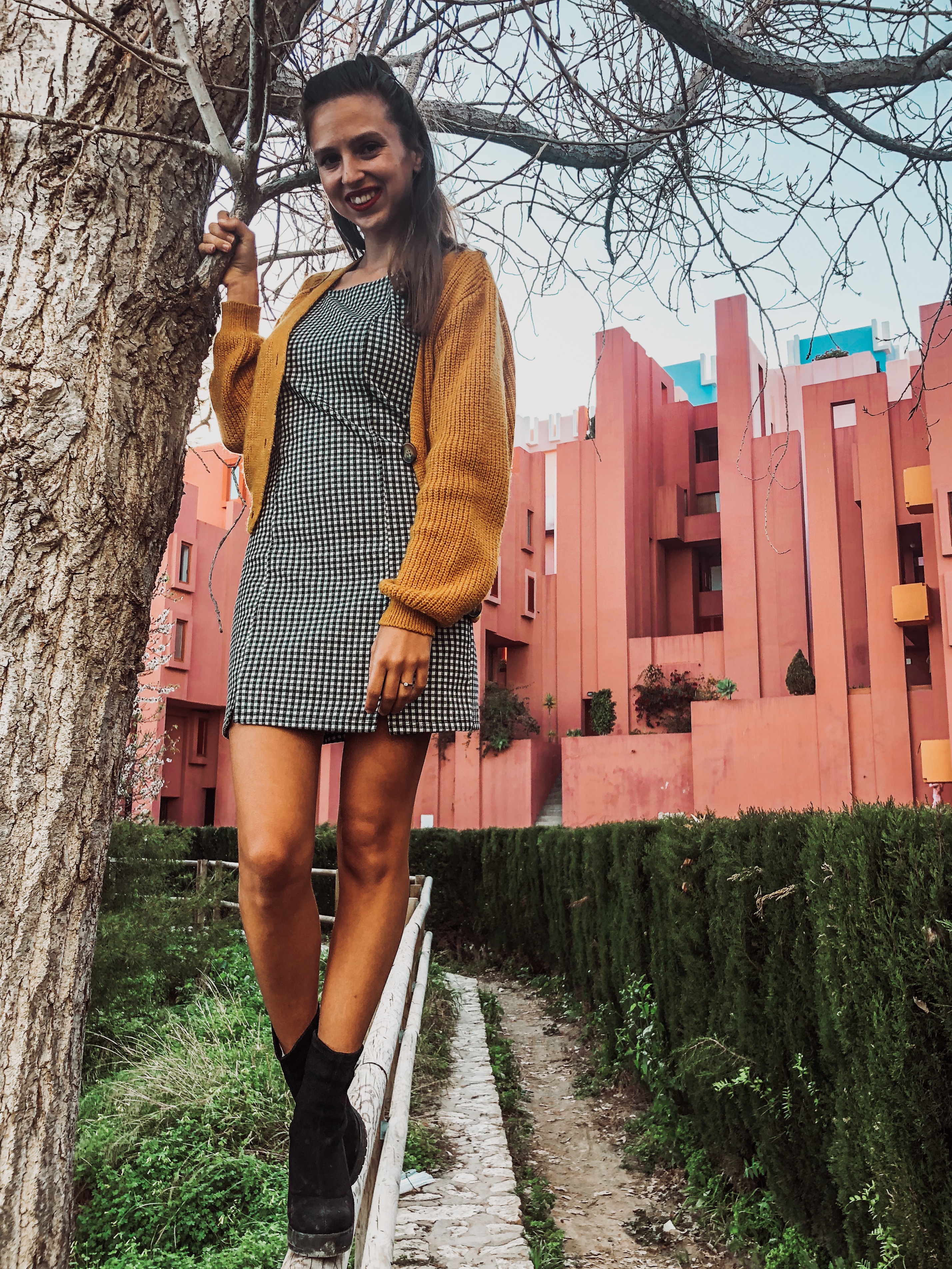 how to arrive to la muralla roja