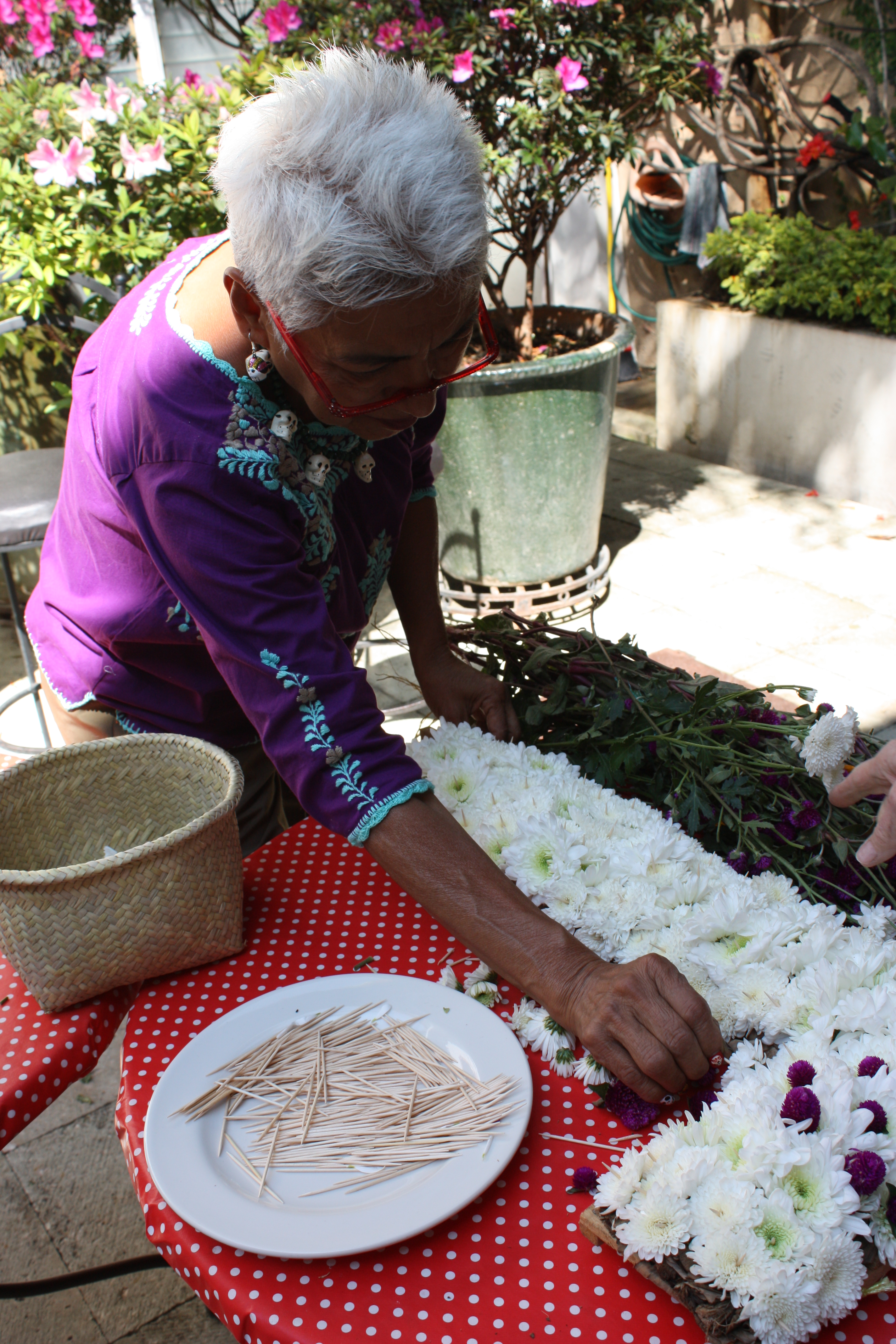Making the cross at Bugambilias.JPG